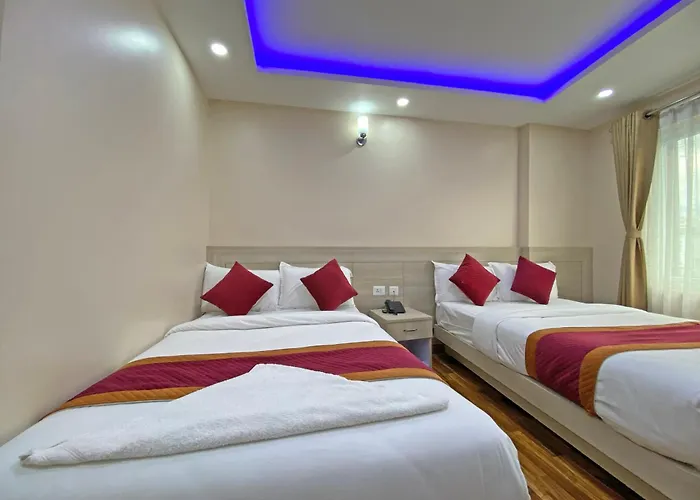 Aaradhya Hotel 2*
