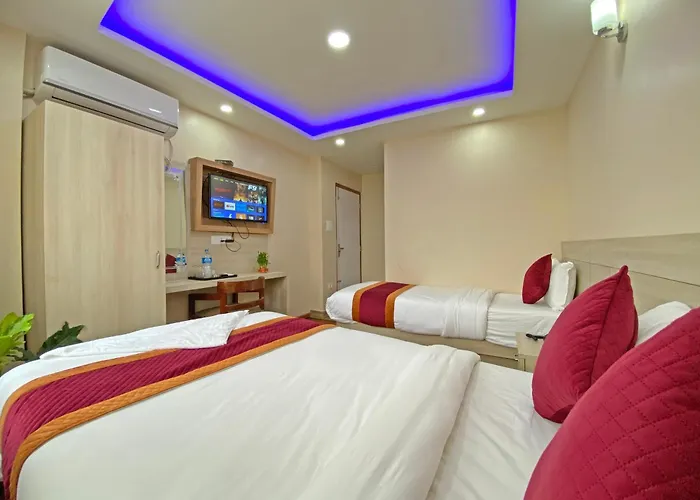 Aaradhya Hotel 2*