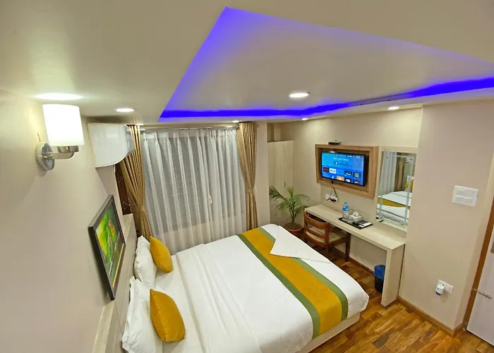 Aaradhya Hotel