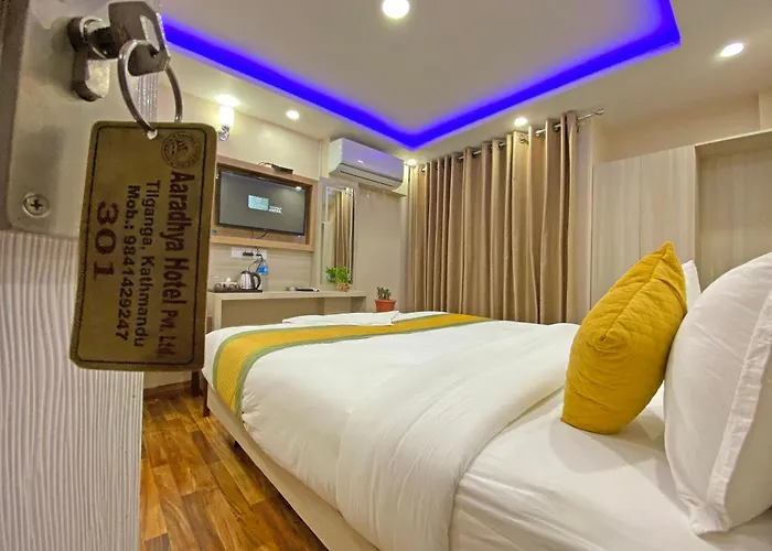 Aaradhya Hotel 2*
