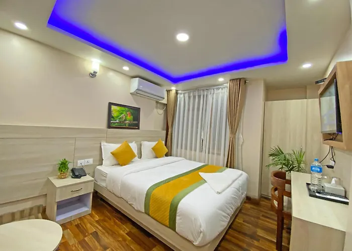 Aaradhya Hotel 2*