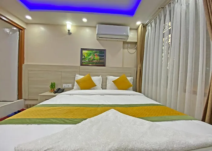Aaradhya Hotel 2*